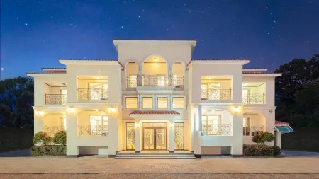 Taean Marina Beach Pension Отели в г. Тхэан