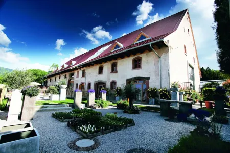 Hotel Rainhof Scheune & Naturpark Restaurant (Kirchzarten) Отели в г. Санкт-Петер