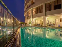 Golden Tulip Canaan Kampala - Pools