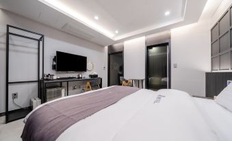 The M Hotel