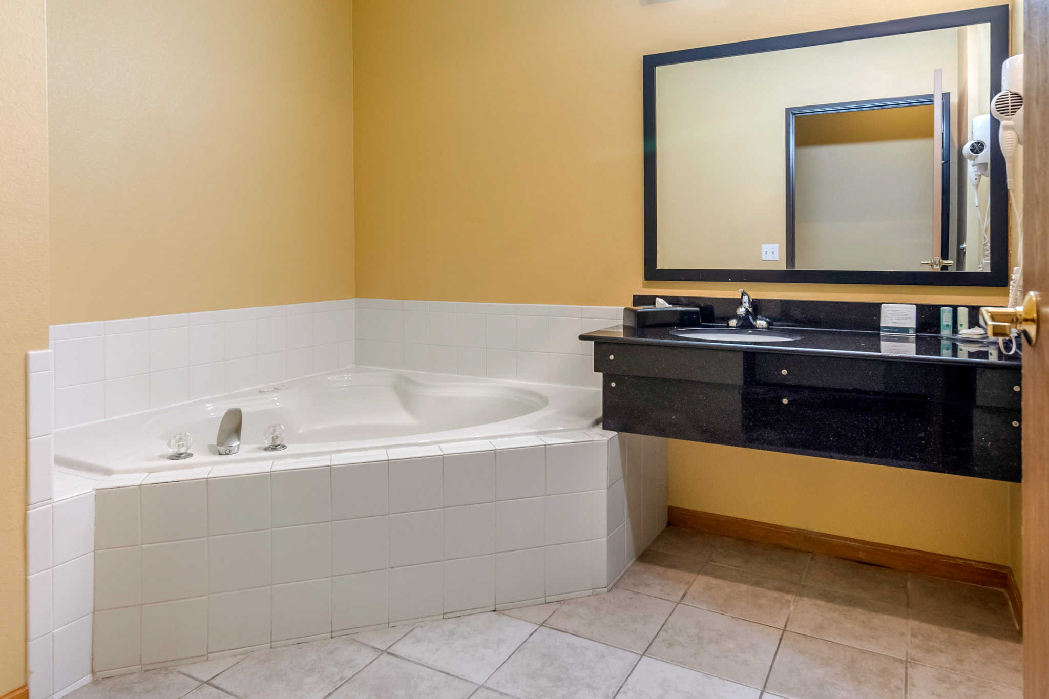 Quality Inn & Suites Lenexa Kansas City