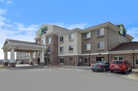 Holiday Inn Express & Suites OMAHA WEST by IHG