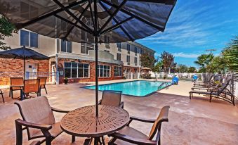 Holiday Inn Express & Suites Eagle Pass