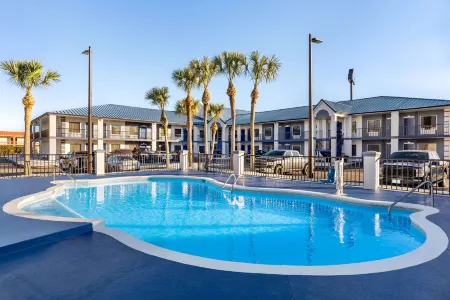 Days Inn by Wyndham Kingsland GA