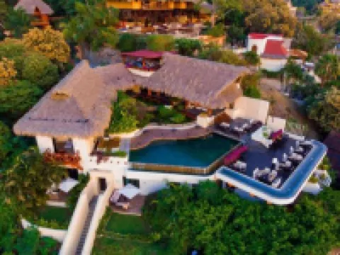 特塔西奧尼斯酒店基小型游泳池 - 限成人入住 酒店