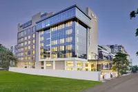 Park Inn by Radisson Surat Отели рядом с достопримечательностью «Джавахарлал Неру Гарден»