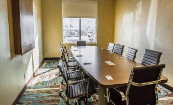 Comfort Inn & Suites Airport North