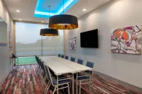 La Quinta Inn & Suites by Wyndham Greensboro Arpt High Point - 2-Star