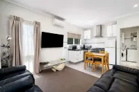 컴포트 인 코치 & 부쉬맨 시모어 호텔