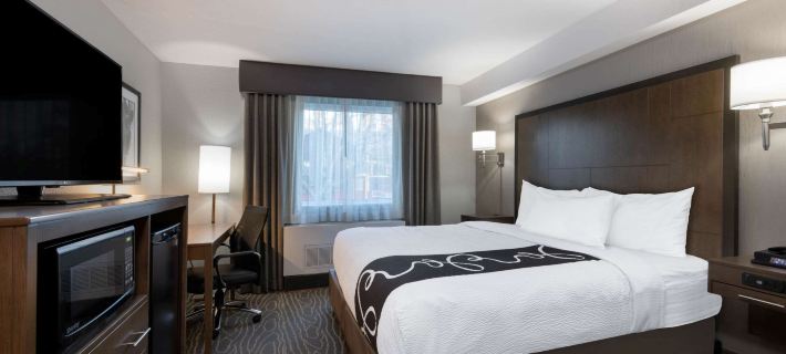 La Quinta Inn & Suites by Wyndham Anchorage Airport Hotels in Anchorage