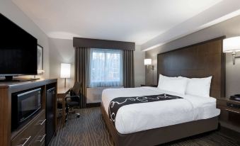 La Quinta Inn & Suites by Wyndham Anchorage Airport