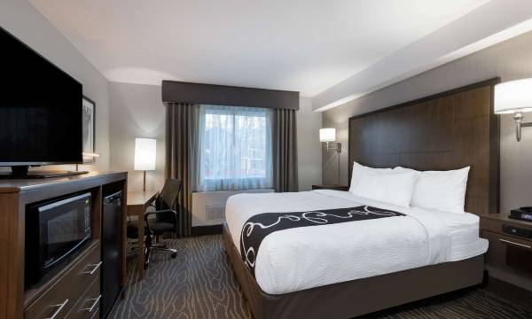 La Quinta Inn & Suites by Wyndham Anchorage Airport