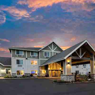 La Quinta Inn & Suites by Wyndham Newport Hotel Exterior