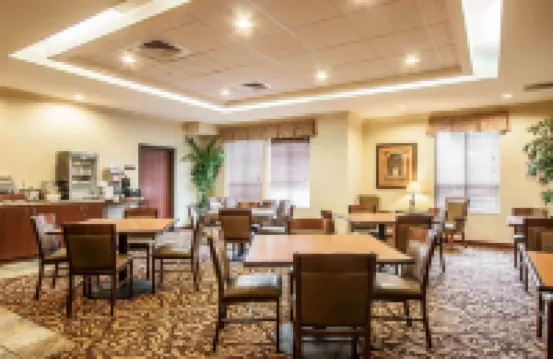 麥克明維爾酒鄉舒適套房酒店