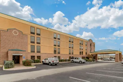 Spark by Hilton San Antonio Northwest near Six Flags Hotels near Huebner Oaks Center