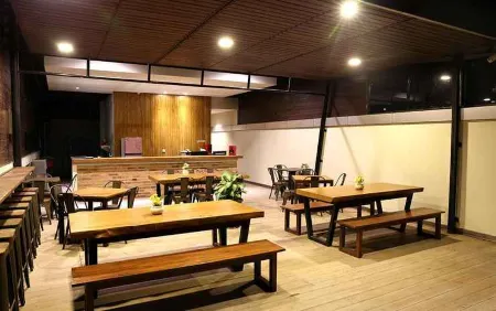 Citihub Hotel @Jagoan Magelang Отели рядом с достопримечательностью «Statue of Prince Diponegoro»