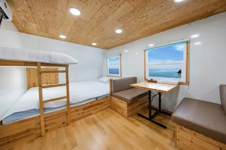 Samcheo Tayo Caravan Отели рядом с достопримечательностью «Cave Mystery Hall»