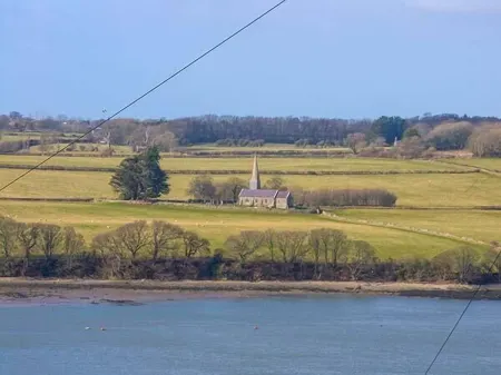 Crud yr Awel Apartment Отели рядом с достопримечательностью «Парк Гринвуд Фэмили»