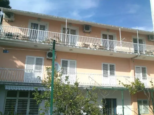 Apartments Jela Hotels in Tucepi