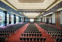 Dusit Thani LakeView Cairo