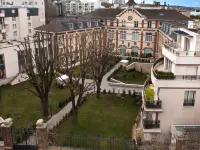 เบสต์ เวสเทิร์น ปารีส ปอร์ต เดอ แวร์ซาย โรงแรมในIssy-les-Moulineaux