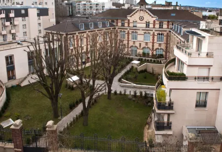 Best Western Paris Porte de Versailles Отели рядом с достопримечательностью «Museum of Playing Cards»