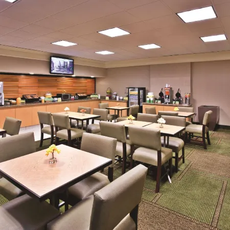 La Quinta Inn & Suites by Wyndham Kingsport TriCities Airpt