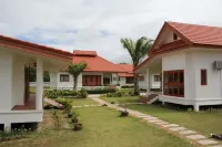 阿莫尼亞鄉村水療度假村 Wat Khao Thung Maha附近的飯店