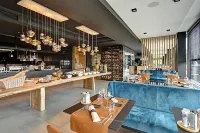 R Hotel Experiences - breakfast