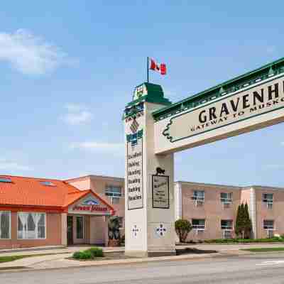 Howard Johnson by Wyndham Gravenhurst Hotel Exterior