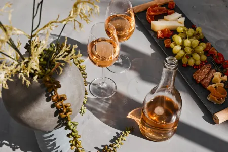 Luna Santorini Suites Отели рядом с достопримечательностью «Красный пляж»