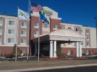 Holiday Inn Express & Suites Elk City
