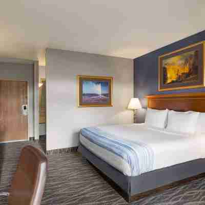 AmericInn by Wyndham Laramie Near University of Wyoming Rooms