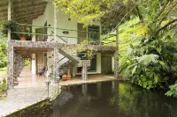 Bosque de Paz Hotels in Bajos del Toro