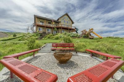 Holiday Home Yard is Kids Paradise! Beach Access! Tons of Space! Photo