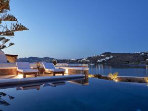 Mykonos Waves Beach House & Suites