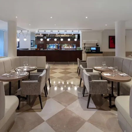 Radisson Blu Hotel, London Tottenham Court Road (formely Kenilworth) Отели рядом с достопримечательностью «Конгресс-центр TUC»