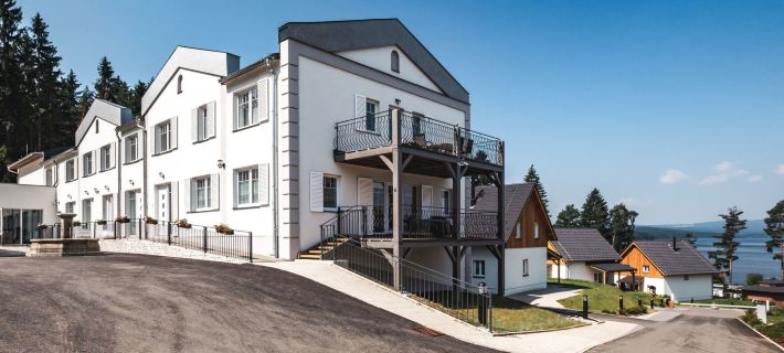 Lakeside Village 6 Hotels in Frymburk