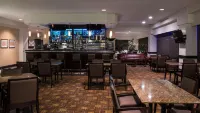 Hilton Winnipeg Airport Suites - bar