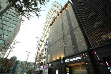 Gray Hotel Отели рядом с достопримечательностью «Пусанский университет иностранных языков»