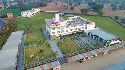 Hotel Highway King Bagru Hotel berhampiran Shree Shayam Sadan Shrawanpura