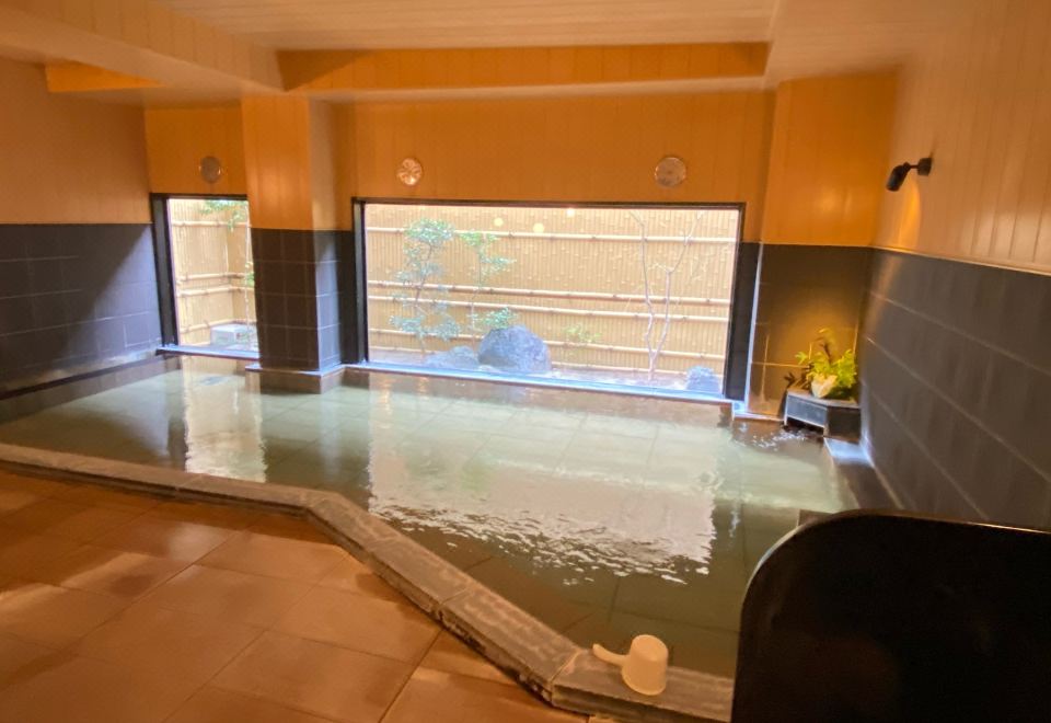 4. Hotel Ro..