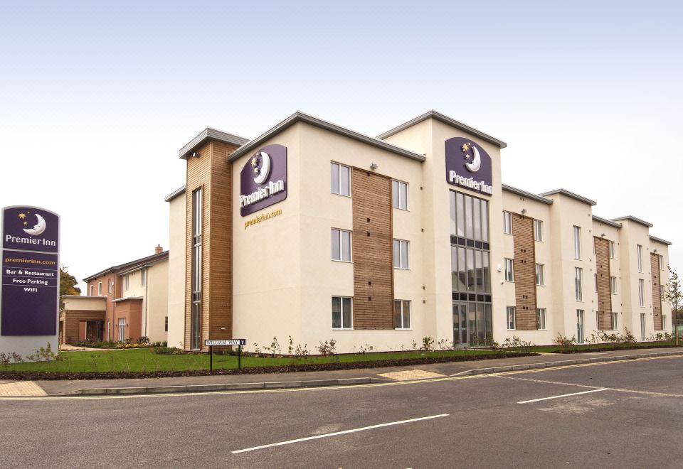 "a building with a large sign that reads "" premier inn "" prominently displayed on the front" at Premier Inn Burgess Hill