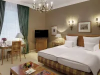 Hotel Excelsior München Hotel berhampiran Karlstor Gate