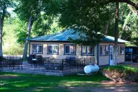 Cedar Creek Lodging & RV Park Hotels in Montrose