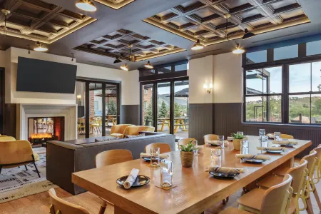 The Eddy Taproom & Hotel Отели рядом с достопримечательностью «Boettcher Mansion»