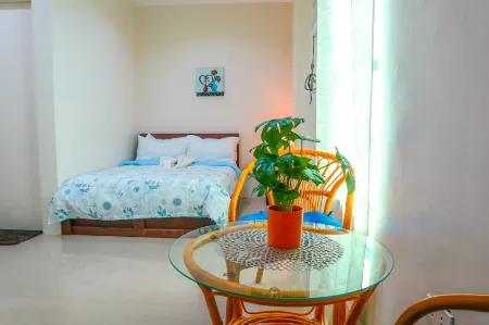 Gmaya Suites Отели рядом с достопримечательностью «Tropicana Beach Resort»