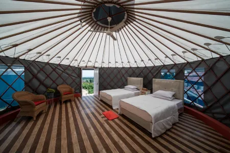 Eriyana's Villa Отели рядом с достопримечательностью «Kiara Pool Ciater Spa Resort»