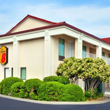Super 8 by Wyndham Ringgold/Chattanooga Area Отели в г. Катуса