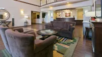 Best Western Plus Port of Camas-Washougal Convention Center - parking